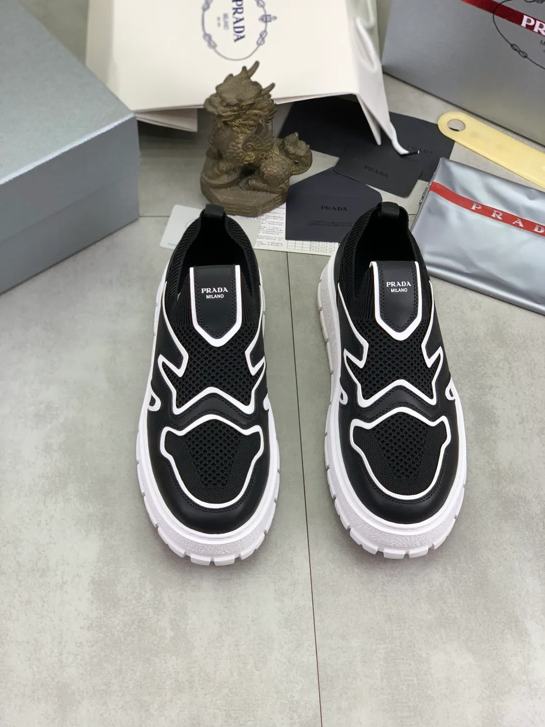 Men's shoes 💰P600💰 [New style] Flying weave series (summer must-have) is now available on the official website, 🆘 Trendy brand (Prada) mainly promotes popular models, avant-garde and versatile fashionable men's shoes, private version mold opening, cowhide surface splicing 1:1.. Fashionable and simple, original imported cowhide and cowhide leather feet; the atmosphere and personality are more fashionable, eye-catching and pursuing class. It will subvert the old idea and be a must-have for fashion trendsetters with you! Must keep it for yourself! High-end comfort and low-end, high-end quality workmanship. Size: 38-45 4️⃣colors available.
